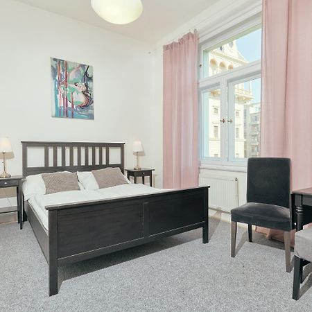 Hostel Mikolase Alse Прага Екстериор снимка