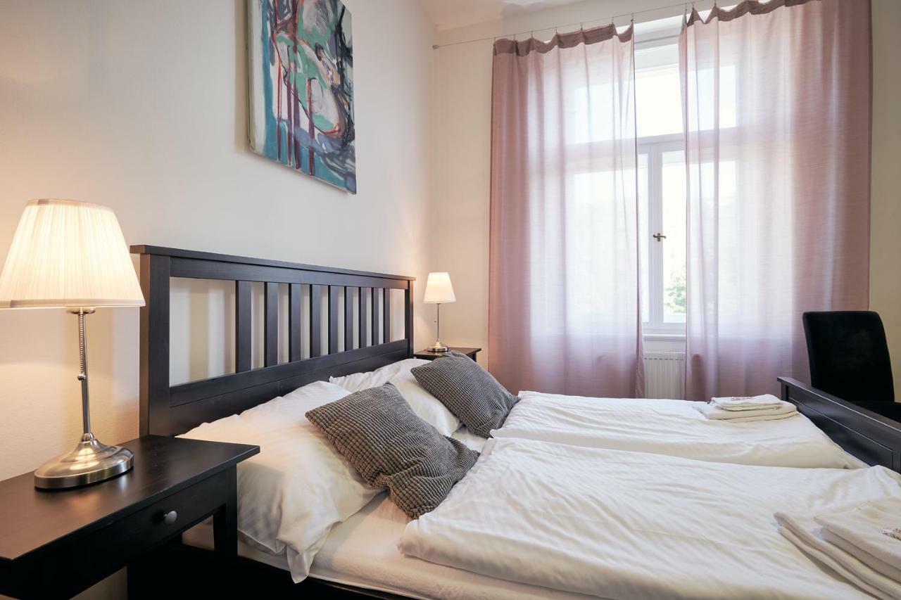 Hostel Mikolase Alse Прага Екстериор снимка
