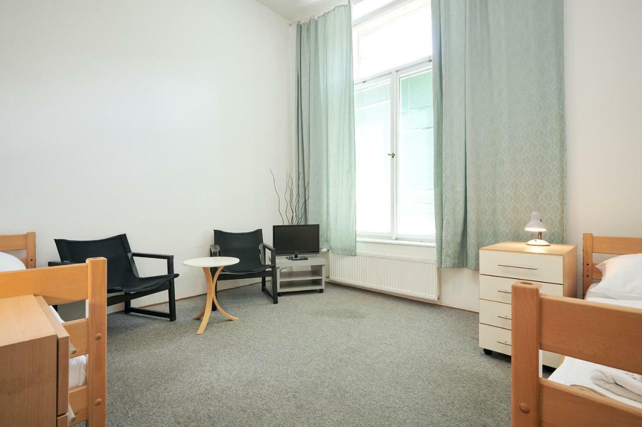 Hostel Mikolase Alse Прага Екстериор снимка