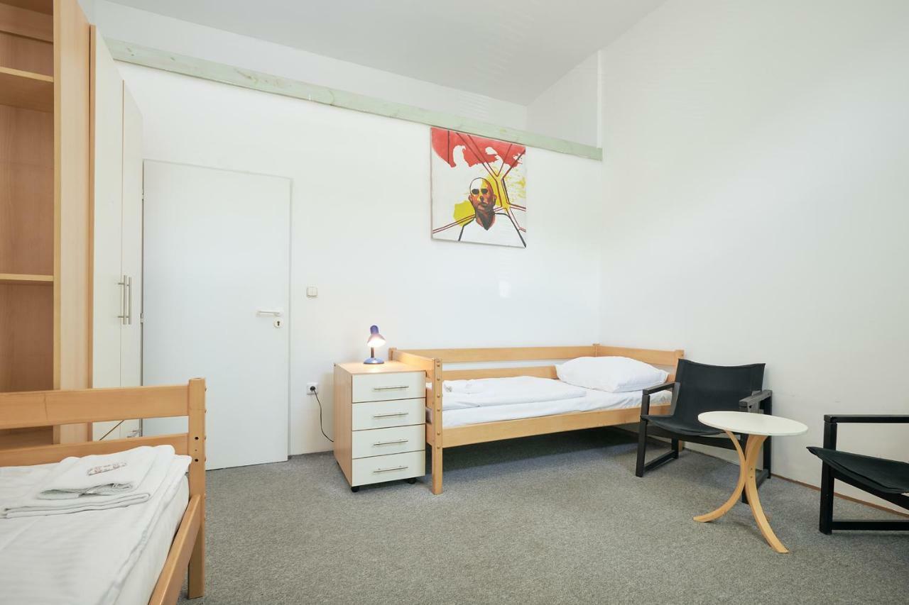 Hostel Mikolase Alse Прага Екстериор снимка