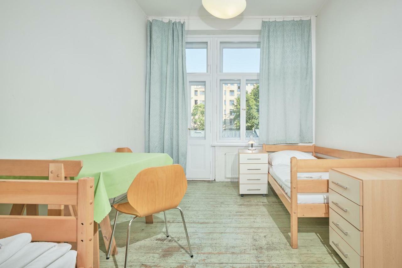 Hostel Mikolase Alse Прага Екстериор снимка