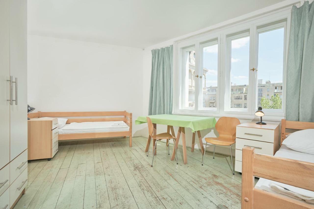 Hostel Mikolase Alse Прага Екстериор снимка